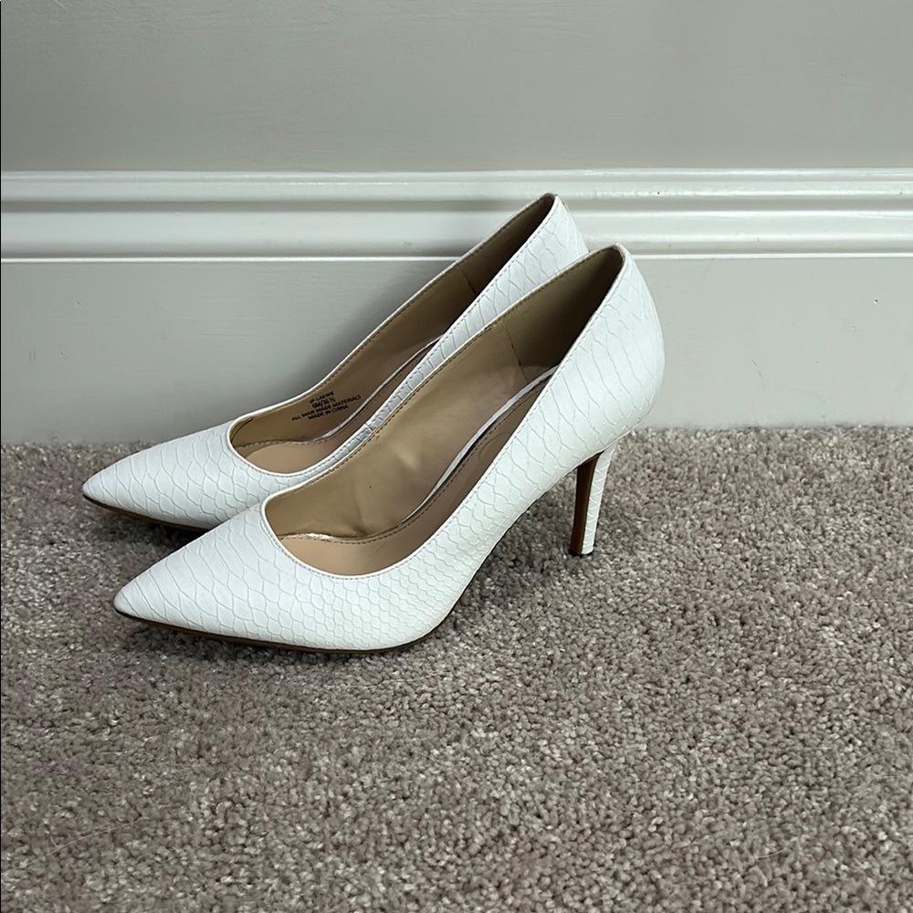 Jessica Simpson White Women's Pumps